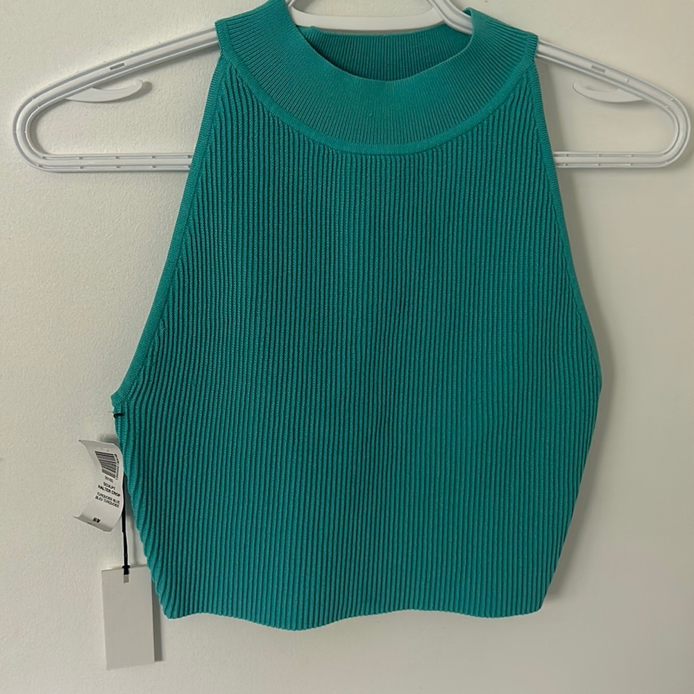 Aritiza Babaton sculpt Halter (crop)